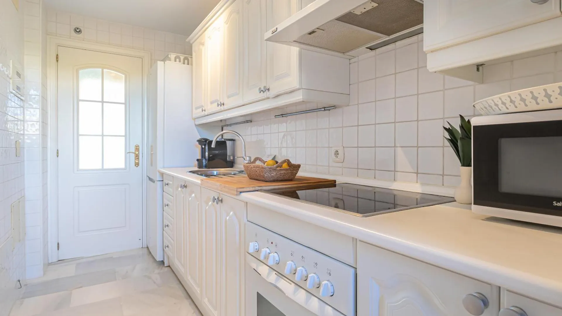 Mi Capricho Modern Sunshine - Happy Rentals Sitio de Calahonda Apartment
